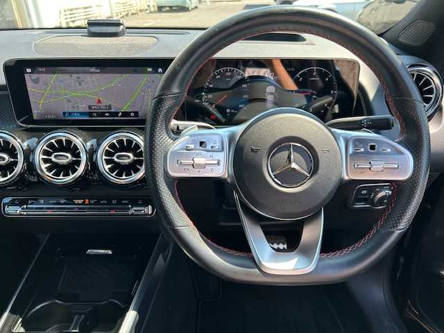 メルセデス・ベンツ ＧＬＢ２００ｄ AMGライン 東京都 2021(令3)年 3.6万km コスモスブラック ワンオーナー/レーダセーフティパッケージ/・アクティブディスタンスアシストディストロニック/・アクティブブレーキアシスト/・緊急回避補助システム/・渋滞時緊急ブレーキ機能/・アクティブブラインドスポットアシスト/・アクティブレーンキープアシスト/ヘッドアップディスプレイ/アドバンスドサウンドシステム/全方位カメラ/LEDヘッドランプ/アダプティブハイビームアシストプラス/純正19インチAW/パワーシート/ドライブレコーダー（前後）/保証書/取扱説明書/スペアキー有り（1本）/R4、5、6、7記録簿あり