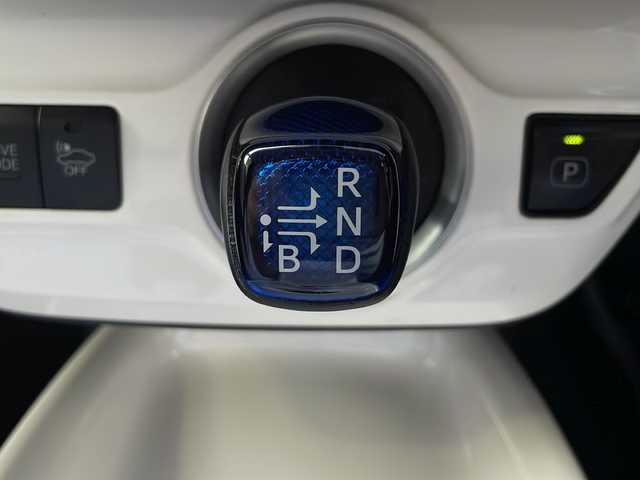 トヨタ プリウス ＰＨＶ A プレミアム 福島県 2018(平30)年 10.4万km ホワイトパールクリスタルシャイン 登録時走行距離：103505km/純正SDナビ/（AM/FM/USB/iPod/BT接続/フルセグTV/AUX）/ETC2.0/PUSHスタート/純正ドラレコ/社外AW/クルーズコントロール/パワーシート（D席）/シートヒーター/レザーシート/スマートキー/ステアリングスイッチ/横滑り防止装置/オートライト/オートハイビーム/純正フロアマット/取説/保証書