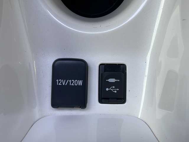 トヨタ プリウス ＰＨＶ A プレミアム 福島県 2018(平30)年 10.4万km ホワイトパールクリスタルシャイン 登録時走行距離：103505km/純正SDナビ/（AM/FM/USB/iPod/BT接続/フルセグTV/AUX）/ETC2.0/PUSHスタート/純正ドラレコ/社外AW/クルーズコントロール/パワーシート（D席）/シートヒーター/レザーシート/スマートキー/ステアリングスイッチ/横滑り防止装置/オートライト/オートハイビーム/純正フロアマット/取説/保証書
