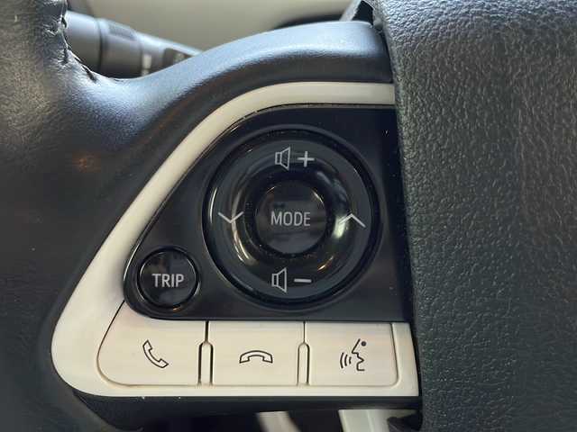 トヨタ プリウス ＰＨＶ A プレミアム 福島県 2018(平30)年 10.4万km ホワイトパールクリスタルシャイン 登録時走行距離：103505km/純正SDナビ/（AM/FM/USB/iPod/BT接続/フルセグTV/AUX）/ETC2.0/PUSHスタート/純正ドラレコ/社外AW/クルーズコントロール/パワーシート（D席）/シートヒーター/レザーシート/スマートキー/ステアリングスイッチ/横滑り防止装置/オートライト/オートハイビーム/純正フロアマット/取説/保証書