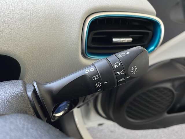 トヨタ プリウス ＰＨＶ A プレミアム 福島県 2018(平30)年 10.4万km ホワイトパールクリスタルシャイン 登録時走行距離：103505km/純正SDナビ/（AM/FM/USB/iPod/BT接続/フルセグTV/AUX）/ETC2.0/PUSHスタート/純正ドラレコ/社外AW/クルーズコントロール/パワーシート（D席）/シートヒーター/レザーシート/スマートキー/ステアリングスイッチ/横滑り防止装置/オートライト/オートハイビーム/純正フロアマット/取説/保証書