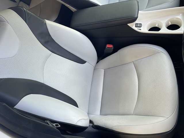 トヨタ プリウス ＰＨＶ A プレミアム 福島県 2018(平30)年 10.4万km ホワイトパールクリスタルシャイン 登録時走行距離：103505km/純正SDナビ/（AM/FM/USB/iPod/BT接続/フルセグTV/AUX）/ETC2.0/PUSHスタート/純正ドラレコ/社外AW/クルーズコントロール/パワーシート（D席）/シートヒーター/レザーシート/スマートキー/ステアリングスイッチ/横滑り防止装置/オートライト/オートハイビーム/純正フロアマット/取説/保証書