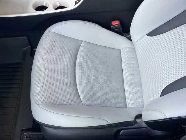 トヨタ プリウス ＰＨＶ A プレミアム 福島県 2018(平30)年 10.4万km ホワイトパールクリスタルシャイン 登録時走行距離：103505km/純正SDナビ/（AM/FM/USB/iPod/BT接続/フルセグTV/AUX）/ETC2.0/PUSHスタート/純正ドラレコ/社外AW/クルーズコントロール/パワーシート（D席）/シートヒーター/レザーシート/スマートキー/ステアリングスイッチ/横滑り防止装置/オートライト/オートハイビーム/純正フロアマット/取説/保証書