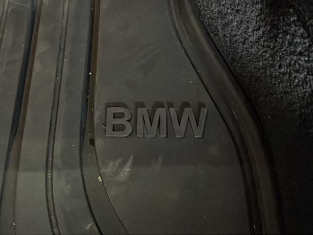 ＢＭＷ ３１８ｉ 静岡県 2017(平29)年 8.7万km アルピンホワイトⅢ 純正メモリナビ/・CD/・DVD/・フルセグＴＶ/・Bluetooth/・USB/・AM/・FM/主要装備/・衝突軽減/・レーンキープ/・クルコン/・コーナーセンサー後/・バックカメラ/・BSM/・ETC/・ドラレコ前後/・パワーシートD/N席/・純正フロアマット/・純正アルミホイール/・LEDヘッドライト/・オートライト/・フォグランプ/・スペアキー1本/・ステリモ
