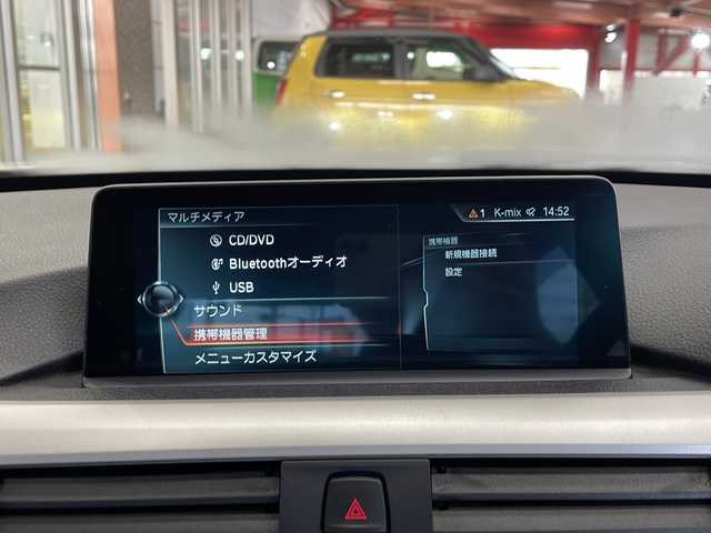 ＢＭＷ ３１８ｉ 静岡県 2017(平29)年 8.7万km アルピンホワイトⅢ 純正メモリナビ/・CD/・DVD/・フルセグＴＶ/・Bluetooth/・USB/・AM/・FM/主要装備/・衝突軽減/・レーンキープ/・クルコン/・コーナーセンサー後/・バックカメラ/・BSM/・ETC/・ドラレコ前後/・パワーシートD/N席/・純正フロアマット/・純正アルミホイール/・LEDヘッドライト/・オートライト/・フォグランプ/・スペアキー1本/・ステリモ