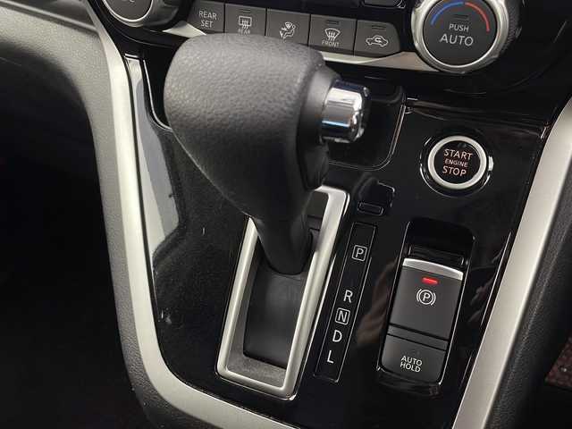 日産 セレナ ハイウェイスターVセレクションⅡ 愛知県 2019(平31)年 2.4万km ブリリアントホワイトパール  純正9インチナビ　/ プロパイロット/ CD DVD Blu-ray / フルセグTV Bluetooth USB SD FM AM / ハンズフリー両側パワースライドドア/ インテリジェントアラウンドビューモニター/ インテリジェントエマージェンシーブレーキシステム/ アダプティブクルーズコントロール/ アドバンスドライブアシストディスプレイ / ビルトインETC/ 前方ドライブレコーダー/ LEDオートヘッドライト/ オートハイビームシステム/ 純正フォグランプ/ 前後コーナーセンサー/ インテリジェントルームミラー/ 踏み間違い衝突防止アシスト/ 標識検知機能/ 車線逸脱防止支援システム / 電動パーキングブレーキ/ 純正フロアマット/ スーパーUVカット断熱ガラス/ 電動格納ウインカーミラー/ セカンドシートロールサンシェード/ ISOFIX/ 保証書/ 取扱説明書/ スマートキー/ スペアキー/ カードキー