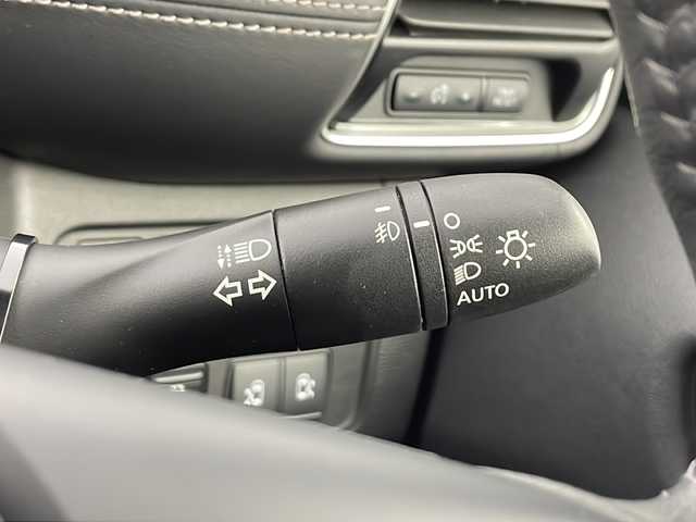 日産 セレナ ハイウェイスターVセレクションⅡ 愛知県 2019(平31)年 2.4万km ブリリアントホワイトパール  純正9インチナビ　/ プロパイロット/ CD DVD Blu-ray / フルセグTV Bluetooth USB SD FM AM / ハンズフリー両側パワースライドドア/ インテリジェントアラウンドビューモニター/ インテリジェントエマージェンシーブレーキシステム/ アダプティブクルーズコントロール/ アドバンスドライブアシストディスプレイ / ビルトインETC/ 前方ドライブレコーダー/ LEDオートヘッドライト/ オートハイビームシステム/ 純正フォグランプ/ 前後コーナーセンサー/ インテリジェントルームミラー/ 踏み間違い衝突防止アシスト/ 標識検知機能/ 車線逸脱防止支援システム / 電動パーキングブレーキ/ 純正フロアマット/ スーパーUVカット断熱ガラス/ 電動格納ウインカーミラー/ セカンドシートロールサンシェード/ ISOFIX/ 保証書/ 取扱説明書/ スマートキー/ スペアキー/ カードキー