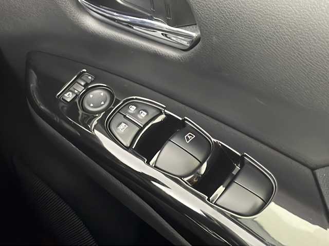 日産 セレナ ハイウェイスターVセレクションⅡ 愛知県 2019(平31)年 2.4万km ブリリアントホワイトパール  純正9インチナビ　/ プロパイロット/ CD DVD Blu-ray / フルセグTV Bluetooth USB SD FM AM / ハンズフリー両側パワースライドドア/ インテリジェントアラウンドビューモニター/ インテリジェントエマージェンシーブレーキシステム/ アダプティブクルーズコントロール/ アドバンスドライブアシストディスプレイ / ビルトインETC/ 前方ドライブレコーダー/ LEDオートヘッドライト/ オートハイビームシステム/ 純正フォグランプ/ 前後コーナーセンサー/ インテリジェントルームミラー/ 踏み間違い衝突防止アシスト/ 標識検知機能/ 車線逸脱防止支援システム / 電動パーキングブレーキ/ 純正フロアマット/ スーパーUVカット断熱ガラス/ 電動格納ウインカーミラー/ セカンドシートロールサンシェード/ ISOFIX/ 保証書/ 取扱説明書/ スマートキー/ スペアキー/ カードキー