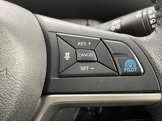 日産 セレナ ハイウェイスターVセレクションⅡ 愛知県 2019(平31)年 2.4万km ブリリアントホワイトパール  純正9インチナビ　/ プロパイロット/ CD DVD Blu-ray / フルセグTV Bluetooth USB SD FM AM / ハンズフリー両側パワースライドドア/ インテリジェントアラウンドビューモニター/ インテリジェントエマージェンシーブレーキシステム/ アダプティブクルーズコントロール/ アドバンスドライブアシストディスプレイ / ビルトインETC/ 前方ドライブレコーダー/ LEDオートヘッドライト/ オートハイビームシステム/ 純正フォグランプ/ 前後コーナーセンサー/ インテリジェントルームミラー/ 踏み間違い衝突防止アシスト/ 標識検知機能/ 車線逸脱防止支援システム / 電動パーキングブレーキ/ 純正フロアマット/ スーパーUVカット断熱ガラス/ 電動格納ウインカーミラー/ セカンドシートロールサンシェード/ ISOFIX/ 保証書/ 取扱説明書/ スマートキー/ スペアキー/ カードキー