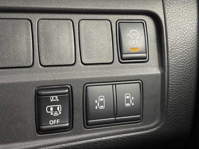 日産 セレナ ハイウェイスターVセレクションⅡ 愛知県 2019(平31)年 2.4万km ブリリアントホワイトパール  純正9インチナビ　/ プロパイロット/ CD DVD Blu-ray / フルセグTV Bluetooth USB SD FM AM / ハンズフリー両側パワースライドドア/ インテリジェントアラウンドビューモニター/ インテリジェントエマージェンシーブレーキシステム/ アダプティブクルーズコントロール/ アドバンスドライブアシストディスプレイ / ビルトインETC/ 前方ドライブレコーダー/ LEDオートヘッドライト/ オートハイビームシステム/ 純正フォグランプ/ 前後コーナーセンサー/ インテリジェントルームミラー/ 踏み間違い衝突防止アシスト/ 標識検知機能/ 車線逸脱防止支援システム / 電動パーキングブレーキ/ 純正フロアマット/ スーパーUVカット断熱ガラス/ 電動格納ウインカーミラー/ セカンドシートロールサンシェード/ ISOFIX/ 保証書/ 取扱説明書/ スマートキー/ スペアキー/ カードキー