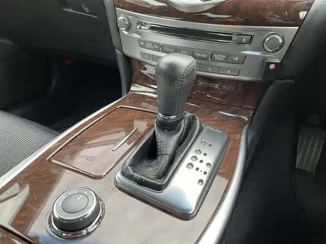 日産 フーガ 250GT 愛知県 2015(平27)年 10.2万km スーパーブラック (株)IDOMが運営する【じしゃロン名古屋鳴海店】の自社ローン専用車両になりますこちらは現金またはオートローンご利用時の価格です。自社ローンご希望の方は別途その旨お申付け下さい/プッシュスタート/前席パワーシート/ハーフレザーシート/純正ナビ・ワンセグTV/バックカメラ/ビルトインETC