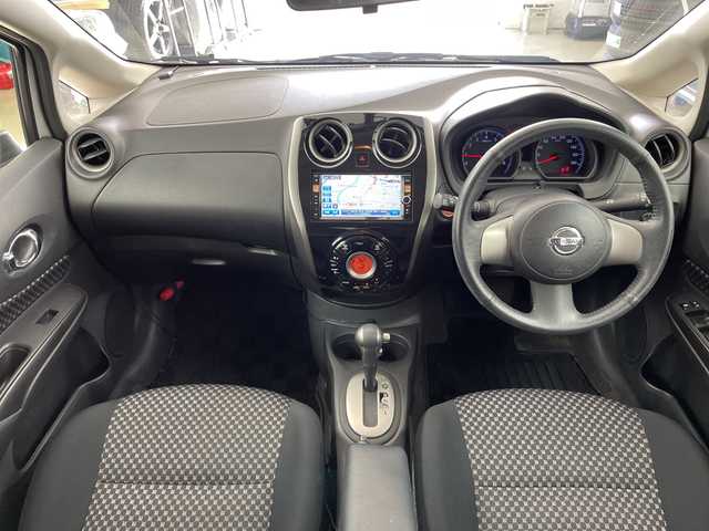 日産 ノート ライダー 道央・札幌 2013(平25)年 7.4万km ブリリアントホワイトパール ・4WD/・純正ディーラーナビ  /・BT/DVD/CD/SD/AUX/フルセグTV/・バックカメラ/・純正エンジンスターター/・LEDヘッドライト/・スマートキー×2/・電動格納ミラー/・ETC/・盗難防止装置/・LEDヘッドライト