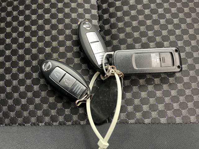 日産 ノート ライダー 道央・札幌 2013(平25)年 7.4万km ブリリアントホワイトパール ・4WD/・純正ディーラーナビ  /・BT/DVD/CD/SD/AUX/フルセグTV/・バックカメラ/・純正エンジンスターター/・LEDヘッドライト/・スマートキー×2/・電動格納ミラー/・ETC/・盗難防止装置/・LEDヘッドライト