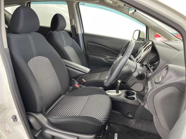 日産 ノート ライダー 道央・札幌 2013(平25)年 7.4万km ブリリアントホワイトパール ・4WD/・純正ディーラーナビ  /・BT/DVD/CD/SD/AUX/フルセグTV/・バックカメラ/・純正エンジンスターター/・LEDヘッドライト/・スマートキー×2/・電動格納ミラー/・ETC/・盗難防止装置/・LEDヘッドライト