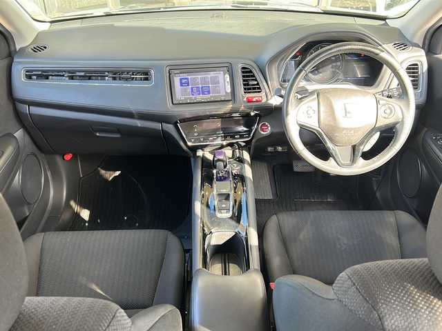 ホンダ ヴェゼル ハイブリッド X 静岡県 2014(平26)年 9.5万km ルーセブラックM 純正メモリナビ/・CD/・DVD/・フルセグＴＶ/・Bluetooth/・USB/・AM/・FM/主要装備/・衝突軽減/・レーンキープ/・クルコン/・バックカメラ/・ETC/・ドラレコ前後/・パドルシフト/・ステリモ/・LEDヘッドライト/・オートライト/・オートハイビーム/・フォグランプ/・純正フロアマット/・純正アルミホイール/・電動パーキングブレーキ/・オートホールド