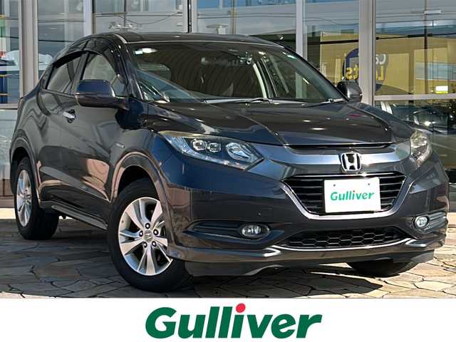 ホンダ ヴェゼル ハイブリッド X 静岡県 2014(平26)年 9.5万km ルーセブラックM 純正メモリナビ/・CD/・DVD/・フルセグＴＶ/・Bluetooth/・USB/・AM/・FM/主要装備/・衝突軽減/・レーンキープ/・クルコン/・バックカメラ/・ETC/・ドラレコ前後/・パドルシフト/・ステリモ/・LEDヘッドライト/・オートライト/・オートハイビーム/・フォグランプ/・純正フロアマット/・純正アルミホイール/・電動パーキングブレーキ/・オートホールド