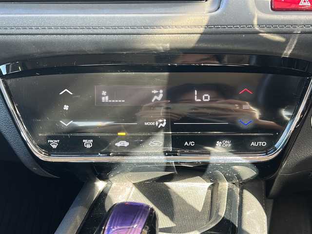 ホンダ ヴェゼル ハイブリッド X 静岡県 2014(平26)年 9.5万km ルーセブラックM 純正メモリナビ/・CD/・DVD/・フルセグＴＶ/・Bluetooth/・USB/・AM/・FM/主要装備/・衝突軽減/・レーンキープ/・クルコン/・バックカメラ/・ETC/・ドラレコ前後/・パドルシフト/・ステリモ/・LEDヘッドライト/・オートライト/・オートハイビーム/・フォグランプ/・純正フロアマット/・純正アルミホイール/・電動パーキングブレーキ/・オートホールド