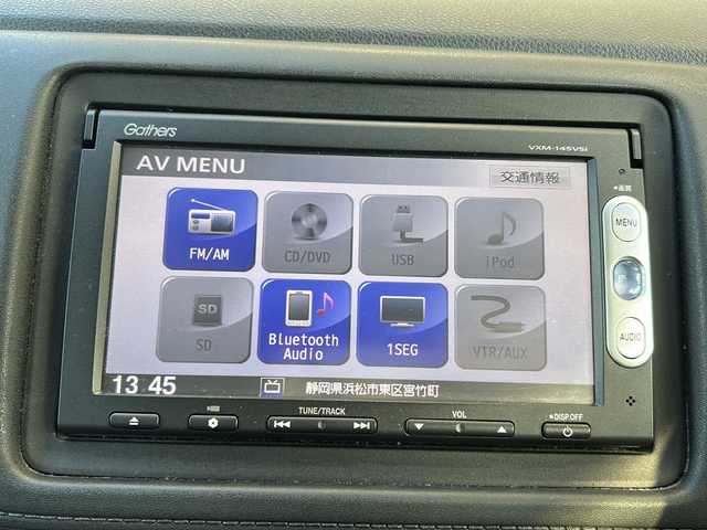 ホンダ ヴェゼル ハイブリッド X 静岡県 2014(平26)年 9.5万km ルーセブラックM 純正メモリナビ/・CD/・DVD/・フルセグＴＶ/・Bluetooth/・USB/・AM/・FM/主要装備/・衝突軽減/・レーンキープ/・クルコン/・バックカメラ/・ETC/・ドラレコ前後/・パドルシフト/・ステリモ/・LEDヘッドライト/・オートライト/・オートハイビーム/・フォグランプ/・純正フロアマット/・純正アルミホイール/・電動パーキングブレーキ/・オートホールド