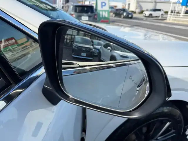 レクサス ＲＸ 350 Fスポーツ 滋賀県 2024(令6)年 0.4万km ホワイトノーヴァガラスフレーク ワンオーナー/パノラマルーフ（チルト&スライド式）/ルーフレール/デジタルインナーミラー/純正フロアマット/14インチタッチディスプレイオーディオplus/　コネクティッドナビ対応/　フルセグ Bluetooth AM FM /パノラミックビューモニター（床下透過表示機能付）/レザーシート（赤）/Lexus チームメイト/Lexus Safety Sense +/プリクラッシュセーフティ/レーンディパーチャーアラート/レーントレーシングアシスト/レーンチェンジアシスト/レーダークルーズコントロール/ブレードスキャン アダプティブハイビームシステム/ロードサインアシスト/発進遅れ告知機能/ドライバー異常時対応システム/ドライバーモニター連携/フロントクロストラフィックアラート/プロアクティブドライビングアシスト/ブラインドスポットモニター/クリアランスソナー/ナノイーX/ビルトインETC2.0/純正21インチアルミ/スマートキー×2/プッシュスタート/