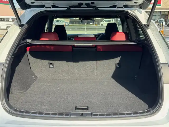 レクサス ＲＸ 350 Fスポーツ 滋賀県 2024(令6)年 0.4万km ホワイトノーヴァガラスフレーク ワンオーナー/パノラマルーフ（チルト&スライド式）/ルーフレール/デジタルインナーミラー/純正フロアマット/14インチタッチディスプレイオーディオplus/　コネクティッドナビ対応/　フルセグ Bluetooth AM FM /パノラミックビューモニター（床下透過表示機能付）/レザーシート（赤）/Lexus チームメイト/Lexus Safety Sense +/プリクラッシュセーフティ/レーンディパーチャーアラート/レーントレーシングアシスト/レーンチェンジアシスト/レーダークルーズコントロール/ブレードスキャン アダプティブハイビームシステム/ロードサインアシスト/発進遅れ告知機能/ドライバー異常時対応システム/ドライバーモニター連携/フロントクロストラフィックアラート/プロアクティブドライビングアシスト/ブラインドスポットモニター/クリアランスソナー/ナノイーX/ビルトインETC2.0/純正21インチアルミ/スマートキー×2/プッシュスタート/