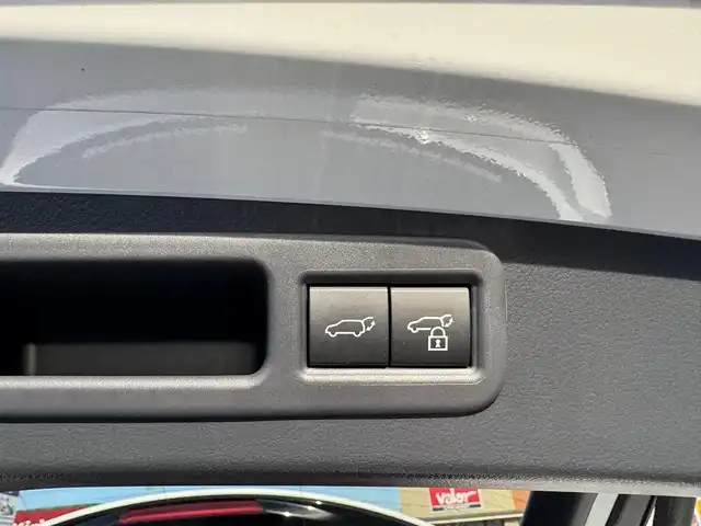 レクサス ＲＸ 350 Fスポーツ 滋賀県 2024(令6)年 0.4万km ホワイトノーヴァガラスフレーク ワンオーナー/パノラマルーフ（チルト&スライド式）/ルーフレール/デジタルインナーミラー/純正フロアマット/14インチタッチディスプレイオーディオplus/　コネクティッドナビ対応/　フルセグ Bluetooth AM FM /パノラミックビューモニター（床下透過表示機能付）/レザーシート（赤）/Lexus チームメイト/Lexus Safety Sense +/プリクラッシュセーフティ/レーンディパーチャーアラート/レーントレーシングアシスト/レーンチェンジアシスト/レーダークルーズコントロール/ブレードスキャン アダプティブハイビームシステム/ロードサインアシスト/発進遅れ告知機能/ドライバー異常時対応システム/ドライバーモニター連携/フロントクロストラフィックアラート/プロアクティブドライビングアシスト/ブラインドスポットモニター/クリアランスソナー/ナノイーX/ビルトインETC2.0/純正21インチアルミ/スマートキー×2/プッシュスタート/