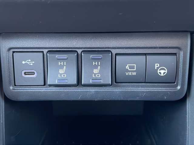 トヨタ カローラ クロス ハイブリッド Z 道北・旭川 2023(令5)年 2.3万km アティチュードブラックマイカ/プラチナホワイトパールマイカ /ワンオーナー　//４ＷＤ　//禁煙車　//寒冷地仕様　//10.5インチディスプレイオーディオPlus　//純正ナビ・フルセグ・ＢＴ//純正ドライブレコーダー（前後）//ハーフレザーシート//Ｄ席パワーシート//前席シートヒーター//全方位カメラ//トヨタチームメイト//パワーバックドア//ハンズフリーバックドア//社外１６インチアルミ冬タイヤ//純正１８インチアルミ夏積込（7分）//純正エンジンスターター//トヨタセーフティセンス//レーンデパーチャーアラート//ブラインドスポットモニター//プリクラッシュセーフティ//プロアクティブドライビングアシスト//リアクロストラフィックアラート//パーキングサポートブレーキ//リヤカメラディテクション//ロードサインアシスト//先行車発進お知らせ//レーダークルーズコントロール//オートマチックハイビーム//安心降車アシスト//ブレーキホールド//ステアリングヒーター//ＬＥＤヘッドライト//フォグライト・リアフォグライト//オートライト・オートワイパー//クリアランスソナー//ビルトインＥＴＣ2.0//社外ゴムマット//保証書・取説