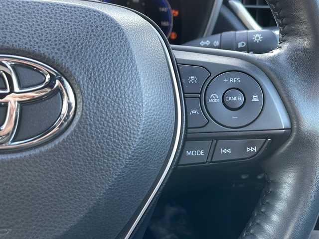 トヨタ カローラ クロス ハイブリッド Z 道北・旭川 2023(令5)年 2.3万km アティチュードブラックマイカ/プラチナホワイトパールマイカ /ワンオーナー　//４ＷＤ　//禁煙車　//寒冷地仕様　//10.5インチディスプレイオーディオPlus　//純正ナビ・フルセグ・ＢＴ//純正ドライブレコーダー（前後）//ハーフレザーシート//Ｄ席パワーシート//前席シートヒーター//全方位カメラ//トヨタチームメイト//パワーバックドア//ハンズフリーバックドア//社外１６インチアルミ冬タイヤ//純正１８インチアルミ夏積込（7分）//純正エンジンスターター//トヨタセーフティセンス//レーンデパーチャーアラート//ブラインドスポットモニター//プリクラッシュセーフティ//プロアクティブドライビングアシスト//リアクロストラフィックアラート//パーキングサポートブレーキ//リヤカメラディテクション//ロードサインアシスト//先行車発進お知らせ//レーダークルーズコントロール//オートマチックハイビーム//安心降車アシスト//ブレーキホールド//ステアリングヒーター//ＬＥＤヘッドライト//フォグライト・リアフォグライト//オートライト・オートワイパー//クリアランスソナー//ビルトインＥＴＣ2.0//社外ゴムマット//保証書・取説