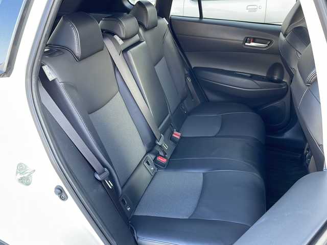 トヨタ カローラ クロス ハイブリッド Z 道北・旭川 2023(令5)年 2.3万km アティチュードブラックマイカ/プラチナホワイトパールマイカ /ワンオーナー　//４ＷＤ　//禁煙車　//寒冷地仕様　//10.5インチディスプレイオーディオPlus　//純正ナビ・フルセグ・ＢＴ//純正ドライブレコーダー（前後）//ハーフレザーシート//Ｄ席パワーシート//前席シートヒーター//全方位カメラ//トヨタチームメイト//パワーバックドア//ハンズフリーバックドア//社外１６インチアルミ冬タイヤ//純正１８インチアルミ夏積込（7分）//純正エンジンスターター//トヨタセーフティセンス//レーンデパーチャーアラート//ブラインドスポットモニター//プリクラッシュセーフティ//プロアクティブドライビングアシスト//リアクロストラフィックアラート//パーキングサポートブレーキ//リヤカメラディテクション//ロードサインアシスト//先行車発進お知らせ//レーダークルーズコントロール//オートマチックハイビーム//安心降車アシスト//ブレーキホールド//ステアリングヒーター//ＬＥＤヘッドライト//フォグライト・リアフォグライト//オートライト・オートワイパー//クリアランスソナー//ビルトインＥＴＣ2.0//社外ゴムマット//保証書・取説