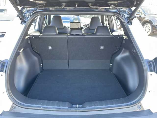 トヨタ カローラ クロス ハイブリッド Z 道北・旭川 2023(令5)年 2.3万km アティチュードブラックマイカ/プラチナホワイトパールマイカ /ワンオーナー　//４ＷＤ　//禁煙車　//寒冷地仕様　//10.5インチディスプレイオーディオPlus　//純正ナビ・フルセグ・ＢＴ//純正ドライブレコーダー（前後）//ハーフレザーシート//Ｄ席パワーシート//前席シートヒーター//全方位カメラ//トヨタチームメイト//パワーバックドア//ハンズフリーバックドア//社外１６インチアルミ冬タイヤ//純正１８インチアルミ夏積込（7分）//純正エンジンスターター//トヨタセーフティセンス//レーンデパーチャーアラート//ブラインドスポットモニター//プリクラッシュセーフティ//プロアクティブドライビングアシスト//リアクロストラフィックアラート//パーキングサポートブレーキ//リヤカメラディテクション//ロードサインアシスト//先行車発進お知らせ//レーダークルーズコントロール//オートマチックハイビーム//安心降車アシスト//ブレーキホールド//ステアリングヒーター//ＬＥＤヘッドライト//フォグライト・リアフォグライト//オートライト・オートワイパー//クリアランスソナー//ビルトインＥＴＣ2.0//社外ゴムマット//保証書・取説