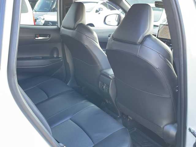 トヨタ カローラ クロス ハイブリッド Z 道北・旭川 2023(令5)年 2.3万km アティチュードブラックマイカ/プラチナホワイトパールマイカ /ワンオーナー　//４ＷＤ　//禁煙車　//寒冷地仕様　//10.5インチディスプレイオーディオPlus　//純正ナビ・フルセグ・ＢＴ//純正ドライブレコーダー（前後）//ハーフレザーシート//Ｄ席パワーシート//前席シートヒーター//全方位カメラ//トヨタチームメイト//パワーバックドア//ハンズフリーバックドア//社外１６インチアルミ冬タイヤ//純正１８インチアルミ夏積込（7分）//純正エンジンスターター//トヨタセーフティセンス//レーンデパーチャーアラート//ブラインドスポットモニター//プリクラッシュセーフティ//プロアクティブドライビングアシスト//リアクロストラフィックアラート//パーキングサポートブレーキ//リヤカメラディテクション//ロードサインアシスト//先行車発進お知らせ//レーダークルーズコントロール//オートマチックハイビーム//安心降車アシスト//ブレーキホールド//ステアリングヒーター//ＬＥＤヘッドライト//フォグライト・リアフォグライト//オートライト・オートワイパー//クリアランスソナー//ビルトインＥＴＣ2.0//社外ゴムマット//保証書・取説