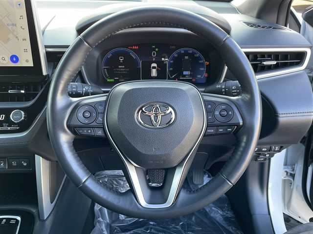 トヨタ カローラ クロス ハイブリッド Z 道北・旭川 2023(令5)年 2.3万km アティチュードブラックマイカ/プラチナホワイトパールマイカ /ワンオーナー　//４ＷＤ　//禁煙車　//寒冷地仕様　//10.5インチディスプレイオーディオPlus　//純正ナビ・フルセグ・ＢＴ//純正ドライブレコーダー（前後）//ハーフレザーシート//Ｄ席パワーシート//前席シートヒーター//全方位カメラ//トヨタチームメイト//パワーバックドア//ハンズフリーバックドア//社外１６インチアルミ冬タイヤ//純正１８インチアルミ夏積込（7分）//純正エンジンスターター//トヨタセーフティセンス//レーンデパーチャーアラート//ブラインドスポットモニター//プリクラッシュセーフティ//プロアクティブドライビングアシスト//リアクロストラフィックアラート//パーキングサポートブレーキ//リヤカメラディテクション//ロードサインアシスト//先行車発進お知らせ//レーダークルーズコントロール//オートマチックハイビーム//安心降車アシスト//ブレーキホールド//ステアリングヒーター//ＬＥＤヘッドライト//フォグライト・リアフォグライト//オートライト・オートワイパー//クリアランスソナー//ビルトインＥＴＣ2.0//社外ゴムマット//保証書・取説