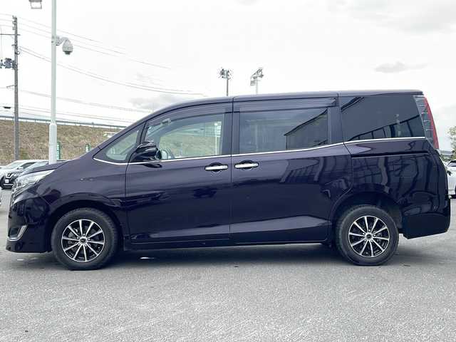 トヨタ エスクァイア Gi 青森県 2019(令1)年 3.8万km ボルドーマイカメタリック ・４WD/・純正フルセグナビTV/・AM/FM/Bluetooth/CD/・D＋N席シートヒーター/・両側パワースライドドア/・寒冷地仕様/・クルーズコントロール/・USBソケット/・HDMIソケット/・レーンキープアシスト/・衝突軽減装置/・アイドリングストップ/・フリップダウンモニター/・純正ドアバイザー/・ステアリングリモコン/・ビルトインETC2.0/・純正フロアマット/・レザーシート/・8人乗り/・前後ドライブレコーダー/・保証書/・取扱説明書