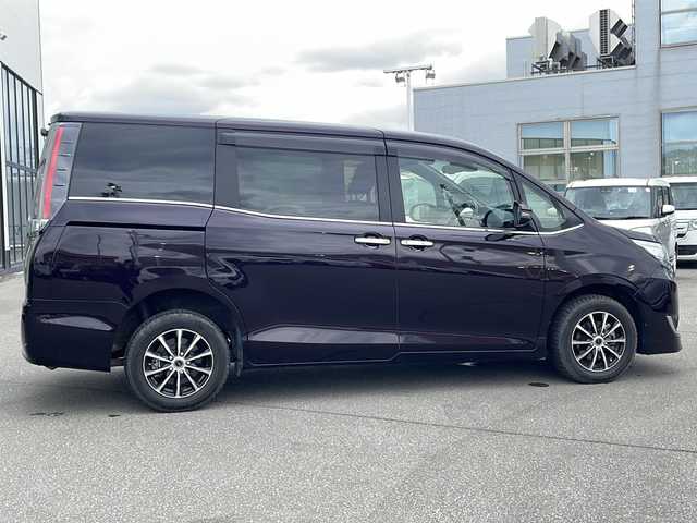 トヨタ エスクァイア Gi 青森県 2019(令1)年 3.8万km ボルドーマイカメタリック ・４WD/・純正フルセグナビTV/・AM/FM/Bluetooth/CD/・D＋N席シートヒーター/・両側パワースライドドア/・寒冷地仕様/・クルーズコントロール/・USBソケット/・HDMIソケット/・レーンキープアシスト/・衝突軽減装置/・アイドリングストップ/・フリップダウンモニター/・純正ドアバイザー/・ステアリングリモコン/・ビルトインETC2.0/・純正フロアマット/・レザーシート/・8人乗り/・前後ドライブレコーダー/・保証書/・取扱説明書
