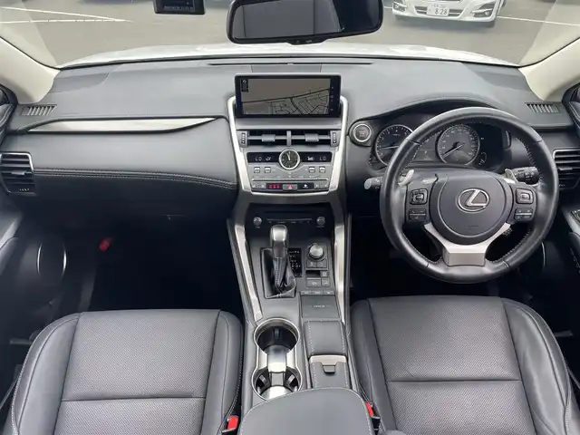 レクサス ＮＸ 300 スパイス&シック 東京都 2021(令3)年 2.5万km ソニッククォーツ ワンオーナー/Lexus Safety System +/・レーダークルーズコントロール/・AHS(アダプティブハイビームシステム）/・AHB(オートマチックハイビーム)/・PCS（プリクラッシュセーフティ）/・LTA（レーントレーシングアシスト）/・LDA（レーンディパーチャーアラート）/・PDA（プロアクティブドライビングアシスト）/・RSA (ロードサインアシスト)/LEXUS純正10.3インチナビ/・Bluetooth接続/・フルセグTV/パノラミックビューモニター/ガラスルーフ（パノラマルーフ）/アイドリングストップ/前後ドライブレコーダー（DC-DR652）/運転席シートメモリー機能/D/N席パワーシート/D/N席シートヒーター・エアシート/ステアリングヒーター/ETC2.0/純正フロアマット/純正18インチアルミホイール/スマートキー/スペアキー/保証書/取扱説明書