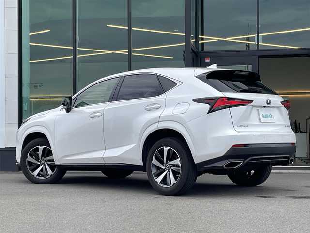 レクサス ＮＸ 300 スパイス&シック 東京都 2021(令3)年 2.5万km ソニッククォーツ ワンオーナー/Lexus Safety System +/・レーダークルーズコントロール/・AHS(アダプティブハイビームシステム）/・AHB(オートマチックハイビーム)/・PCS（プリクラッシュセーフティ）/・LTA（レーントレーシングアシスト）/・LDA（レーンディパーチャーアラート）/・PDA（プロアクティブドライビングアシスト）/・RSA (ロードサインアシスト)/LEXUS純正10.3インチナビ/・Bluetooth接続/・フルセグTV/パノラミックビューモニター/ガラスルーフ（パノラマルーフ）/アイドリングストップ/前後ドライブレコーダー（DC-DR652）/運転席シートメモリー機能/D/N席パワーシート/D/N席シートヒーター・エアシート/ステアリングヒーター/ETC2.0/純正フロアマット/純正18インチアルミホイール/スマートキー/スペアキー/保証書/取扱説明書