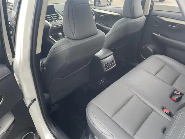 レクサス ＮＸ 300 スパイス&シック 東京都 2021(令3)年 2.5万km ソニッククォーツ ワンオーナー/Lexus Safety System +/・レーダークルーズコントロール/・AHS(アダプティブハイビームシステム）/・AHB(オートマチックハイビーム)/・PCS（プリクラッシュセーフティ）/・LTA（レーントレーシングアシスト）/・LDA（レーンディパーチャーアラート）/・PDA（プロアクティブドライビングアシスト）/・RSA (ロードサインアシスト)/LEXUS純正10.3インチナビ/・Bluetooth接続/・フルセグTV/パノラミックビューモニター/ガラスルーフ（パノラマルーフ）/アイドリングストップ/前後ドライブレコーダー（DC-DR652）/運転席シートメモリー機能/D/N席パワーシート/D/N席シートヒーター・エアシート/ステアリングヒーター/ETC2.0/純正フロアマット/純正18インチアルミホイール/スマートキー/スペアキー/保証書/取扱説明書