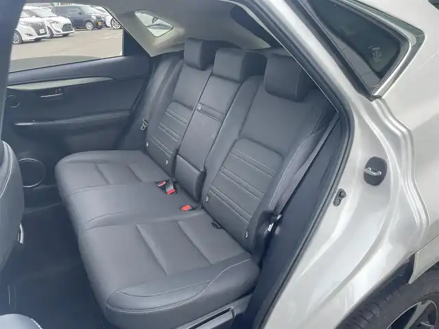 レクサス ＮＸ 300 スパイス&シック 東京都 2021(令3)年 2.5万km ソニッククォーツ ワンオーナー/Lexus Safety System +/・レーダークルーズコントロール/・AHS(アダプティブハイビームシステム）/・AHB(オートマチックハイビーム)/・PCS（プリクラッシュセーフティ）/・LTA（レーントレーシングアシスト）/・LDA（レーンディパーチャーアラート）/・PDA（プロアクティブドライビングアシスト）/・RSA (ロードサインアシスト)/LEXUS純正10.3インチナビ/・Bluetooth接続/・フルセグTV/パノラミックビューモニター/ガラスルーフ（パノラマルーフ）/アイドリングストップ/前後ドライブレコーダー（DC-DR652）/運転席シートメモリー機能/D/N席パワーシート/D/N席シートヒーター・エアシート/ステアリングヒーター/ETC2.0/純正フロアマット/純正18インチアルミホイール/スマートキー/スペアキー/保証書/取扱説明書