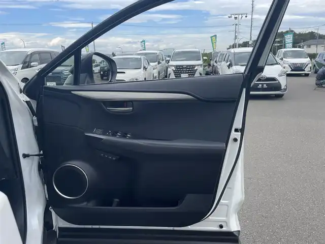 レクサス ＮＸ 300 スパイス&シック 東京都 2021(令3)年 2.5万km ソニッククォーツ ワンオーナー/Lexus Safety System +/・レーダークルーズコントロール/・AHS(アダプティブハイビームシステム）/・AHB(オートマチックハイビーム)/・PCS（プリクラッシュセーフティ）/・LTA（レーントレーシングアシスト）/・LDA（レーンディパーチャーアラート）/・PDA（プロアクティブドライビングアシスト）/・RSA (ロードサインアシスト)/LEXUS純正10.3インチナビ/・Bluetooth接続/・フルセグTV/パノラミックビューモニター/ガラスルーフ（パノラマルーフ）/アイドリングストップ/前後ドライブレコーダー（DC-DR652）/運転席シートメモリー機能/D/N席パワーシート/D/N席シートヒーター・エアシート/ステアリングヒーター/ETC2.0/純正フロアマット/純正18インチアルミホイール/スマートキー/スペアキー/保証書/取扱説明書