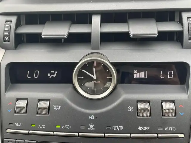 レクサス ＮＸ 300 スパイス&シック 東京都 2021(令3)年 2.5万km ソニッククォーツ ワンオーナー/Lexus Safety System +/・レーダークルーズコントロール/・AHS(アダプティブハイビームシステム）/・AHB(オートマチックハイビーム)/・PCS（プリクラッシュセーフティ）/・LTA（レーントレーシングアシスト）/・LDA（レーンディパーチャーアラート）/・PDA（プロアクティブドライビングアシスト）/・RSA (ロードサインアシスト)/LEXUS純正10.3インチナビ/・Bluetooth接続/・フルセグTV/パノラミックビューモニター/ガラスルーフ（パノラマルーフ）/アイドリングストップ/前後ドライブレコーダー（DC-DR652）/運転席シートメモリー機能/D/N席パワーシート/D/N席シートヒーター・エアシート/ステアリングヒーター/ETC2.0/純正フロアマット/純正18インチアルミホイール/スマートキー/スペアキー/保証書/取扱説明書