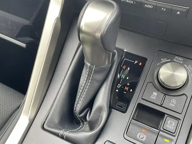 レクサス ＮＸ 300 スパイス&シック 東京都 2021(令3)年 2.5万km ソニッククォーツ ワンオーナー/Lexus Safety System +/・レーダークルーズコントロール/・AHS(アダプティブハイビームシステム）/・AHB(オートマチックハイビーム)/・PCS（プリクラッシュセーフティ）/・LTA（レーントレーシングアシスト）/・LDA（レーンディパーチャーアラート）/・PDA（プロアクティブドライビングアシスト）/・RSA (ロードサインアシスト)/LEXUS純正10.3インチナビ/・Bluetooth接続/・フルセグTV/パノラミックビューモニター/ガラスルーフ（パノラマルーフ）/アイドリングストップ/前後ドライブレコーダー（DC-DR652）/運転席シートメモリー機能/D/N席パワーシート/D/N席シートヒーター・エアシート/ステアリングヒーター/ETC2.0/純正フロアマット/純正18インチアルミホイール/スマートキー/スペアキー/保証書/取扱説明書