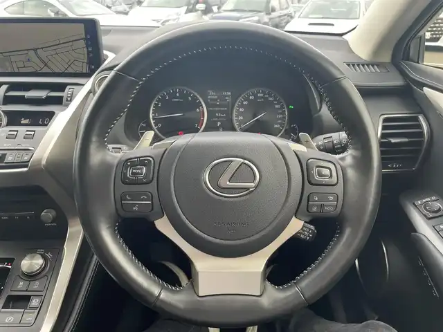 レクサス ＮＸ 300 スパイス&シック 東京都 2021(令3)年 2.5万km ソニッククォーツ ワンオーナー/Lexus Safety System +/・レーダークルーズコントロール/・AHS(アダプティブハイビームシステム）/・AHB(オートマチックハイビーム)/・PCS（プリクラッシュセーフティ）/・LTA（レーントレーシングアシスト）/・LDA（レーンディパーチャーアラート）/・PDA（プロアクティブドライビングアシスト）/・RSA (ロードサインアシスト)/LEXUS純正10.3インチナビ/・Bluetooth接続/・フルセグTV/パノラミックビューモニター/ガラスルーフ（パノラマルーフ）/アイドリングストップ/前後ドライブレコーダー（DC-DR652）/運転席シートメモリー機能/D/N席パワーシート/D/N席シートヒーター・エアシート/ステアリングヒーター/ETC2.0/純正フロアマット/純正18インチアルミホイール/スマートキー/スペアキー/保証書/取扱説明書