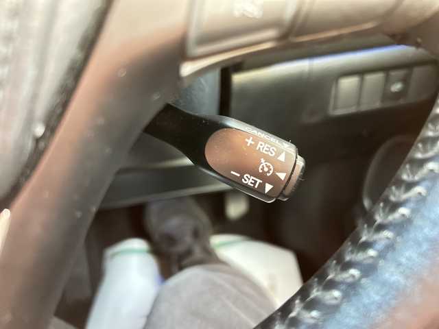 トヨタ ハリアー プレミアム 埼玉県 2017(平29)年 4.4万km ホワイトパールクリスタルシャイン 純正ナビ /(AM/FM/Bluetooth/フルセグ/DVD/CD/SD)/ETC　/バックカメラ　/ドラレコ/モデリスタエアロ　/4WD/積込純正AW19インチ(サマー)4本　/レーダー探知機　/イモビライザー　/パワーシート　/レーンキープアシスト　/電格ミラー　/アイドリング　/ISOFIX　/純正フロアマット/TRC/フォグランプ/LEDライト/プッシュスタート/パワーバックドア/オートライト/オートハイビーム/クルコン/ステアリングスイッチ/ドアバイザー/パワーステアリング/パワーウィンドウ/保証書/取扱説明書/スペアキー1本