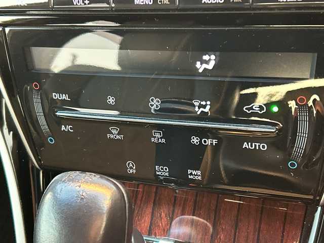 トヨタ ハリアー プレミアム 埼玉県 2017(平29)年 4.4万km ホワイトパールクリスタルシャイン 純正ナビ /(AM/FM/Bluetooth/フルセグ/DVD/CD/SD)/ETC　/バックカメラ　/ドラレコ/モデリスタエアロ　/4WD/積込純正AW19インチ(サマー)4本　/レーダー探知機　/イモビライザー　/パワーシート　/レーンキープアシスト　/電格ミラー　/アイドリング　/ISOFIX　/純正フロアマット/TRC/フォグランプ/LEDライト/プッシュスタート/パワーバックドア/オートライト/オートハイビーム/クルコン/ステアリングスイッチ/ドアバイザー/パワーステアリング/パワーウィンドウ/保証書/取扱説明書/スペアキー1本