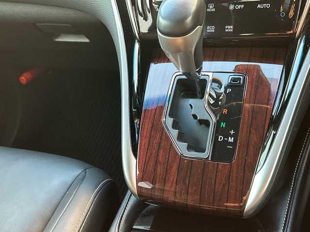 トヨタ ハリアー プレミアム 埼玉県 2017(平29)年 4.4万km ホワイトパールクリスタルシャイン 純正ナビ /(AM/FM/Bluetooth/フルセグ/DVD/CD/SD)/ETC　/バックカメラ　/ドラレコ/モデリスタエアロ　/4WD/積込純正AW19インチ(サマー)4本　/レーダー探知機　/イモビライザー　/パワーシート　/レーンキープアシスト　/電格ミラー　/アイドリング　/ISOFIX　/純正フロアマット/TRC/フォグランプ/LEDライト/プッシュスタート/パワーバックドア/オートライト/オートハイビーム/クルコン/ステアリングスイッチ/ドアバイザー/パワーステアリング/パワーウィンドウ/保証書/取扱説明書/スペアキー1本