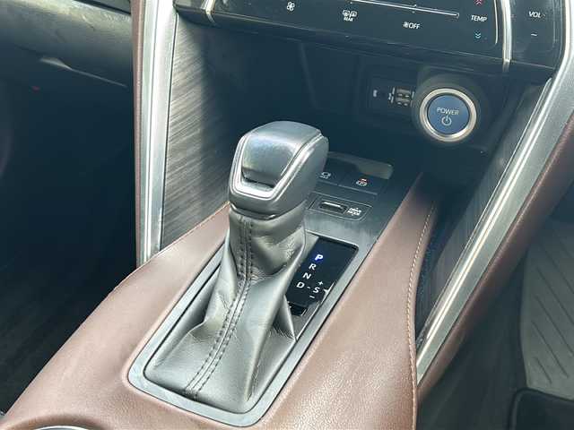トヨタ ハリアー ハイブリッド Z レザーパッケージ 愛知県 2021(令3)年 6.4万km ホワイトパールクリスタルシャイン /禁煙車//ワンオーナー//メーカー12.3インチナビ//JBLプレミアムサウンド//フルセグTV//Bluetooth//USB・AUX//FM・AM//ビルトインETC2.0//デジタルインナーミラー（前後録画機能付き）//トヨタセーフティセンス//プリクラッシュセーフティ//レーントレーシングアシスト//ブラインドスポットモニター//前後クリアランスソナー//アダプティブハイビームシステム//リアクロストラフィックアラート//レーダークルーズコントロール//パワーバックドア//黒本革シート//D/N席パワーシート（D席メモリ）//D/N席シートヒーター・シートベンチレーション//ステアリングヒーター//電動チルト＆テレスコピックステアリング//電動パーキング//ブレーキホールド//純正フロアマット//純正ドアバイザー//LEDオートライト//ISOFIX//スマートキー×2//取扱説明書//保証書