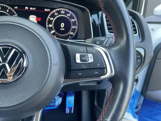 フォルクスワーゲン ゴルフ ＧＴＩ ダイナミック 香川県 2018(平30)年 4.4万km ピュアホワイト プリクラッシュブレーキシステム/レーンアシスト/ブラインドスポットモニター/純正ナビ/BT/USB/AUX/地デジ/AppleCarPlay/MirrorLink/ACC/スマートキー/パドルシフト/バックカメラ/F/Rコーナーセンサー/LEDヘッドライト/革巻きステアリング/ウィンカーミラー/オートライト/純正18インチアルミ