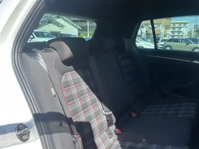 フォルクスワーゲン ゴルフ ＧＴＩ ダイナミック 香川県 2018(平30)年 4.4万km ピュアホワイト プリクラッシュブレーキシステム/レーンアシスト/ブラインドスポットモニター/純正ナビ/BT/USB/AUX/地デジ/AppleCarPlay/MirrorLink/ACC/スマートキー/パドルシフト/バックカメラ/F/Rコーナーセンサー/LEDヘッドライト/革巻きステアリング/ウィンカーミラー/オートライト/純正18インチアルミ