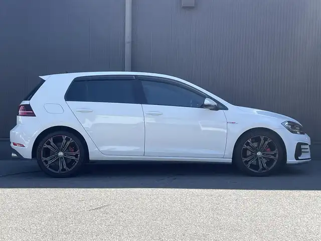 フォルクスワーゲン ゴルフ ＧＴＩ ダイナミック 香川県 2018(平30)年 4.4万km ピュアホワイト プリクラッシュブレーキシステム/レーンアシスト/ブラインドスポットモニター/純正ナビ/BT/USB/AUX/地デジ/AppleCarPlay/MirrorLink/ACC/スマートキー/パドルシフト/バックカメラ/F/Rコーナーセンサー/LEDヘッドライト/革巻きステアリング/ウィンカーミラー/オートライト/純正18インチアルミ