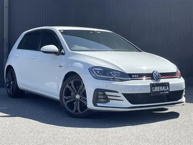 フォルクスワーゲン ゴルフ ＧＴＩ ダイナミック 香川県 2018(平30)年 4.4万km ピュアホワイト プリクラッシュブレーキシステム/レーンアシスト/ブラインドスポットモニター/純正ナビ/BT/USB/AUX/地デジ/AppleCarPlay/MirrorLink/ACC/スマートキー/パドルシフト/バックカメラ/F/Rコーナーセンサー/LEDヘッドライト/革巻きステアリング/ウィンカーミラー/オートライト/純正18インチアルミ
