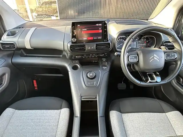 シトロエン シトロエン ベルランゴ シャイン ブルーHDi XTRパック 福岡県 2023(令5)年 1.6万km ガンＭ ワンオーナー/禁煙車/ＡＣＣ/パノラマルーフ/アクティブセーフティブレーキ/ＡＣＣ/ＢＳＭ/ＬＫＡ/純正ディスプレイオーディオ/ＢＴ／ＣａｒＰｌａｙ／ＤＴＶ/バックカメラ/サイドカメラ